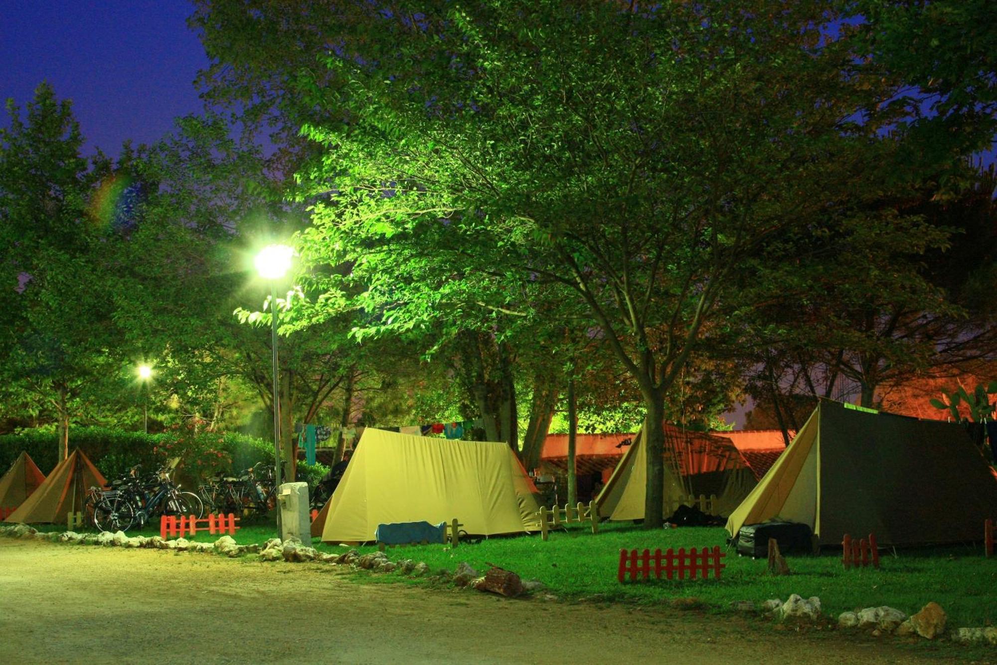 Camping Sierra De Las Nieves Yunquera Buitenkant foto